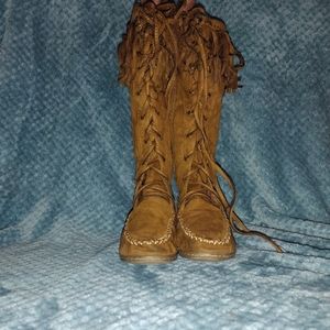 Soda Fringe flat boots